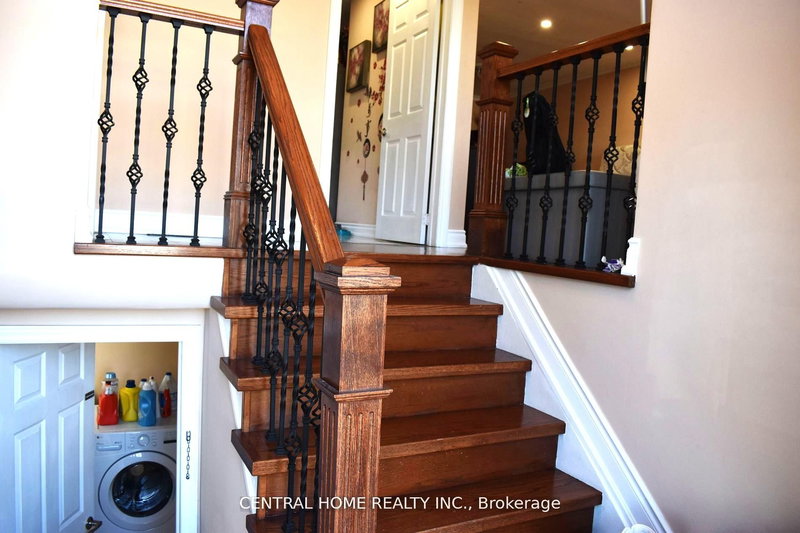 59 Blaney Cres, Toronto, M3N 1L3 | Image 3