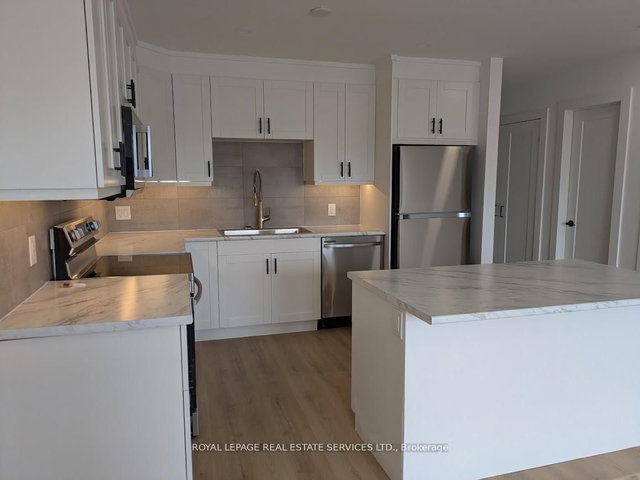 Upper - 272 Lakeshore Road E