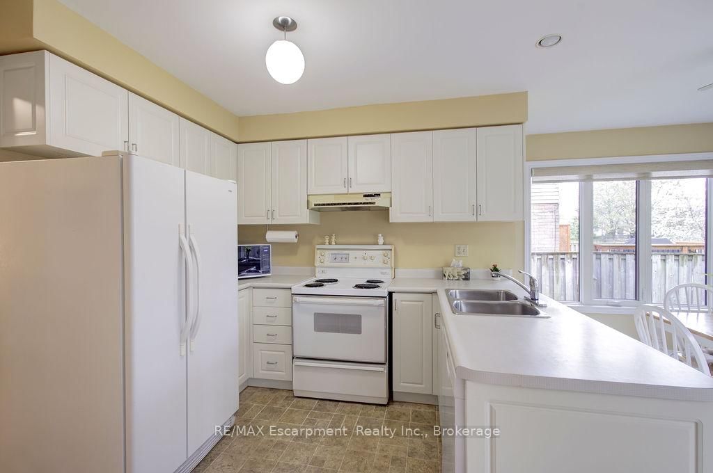 794 Hawkins Crescent - Photo 15