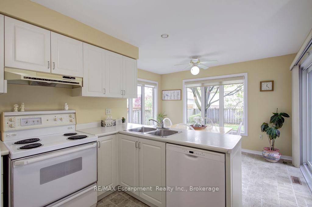 794 Hawkins Crescent - Photo 16