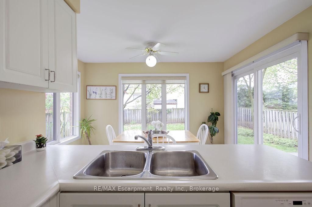 794 Hawkins Crescent - Photo 17
