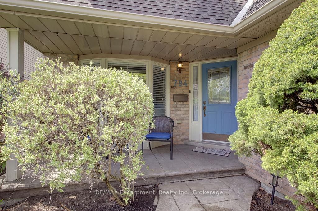 794 Hawkins Crescent - Photo 3