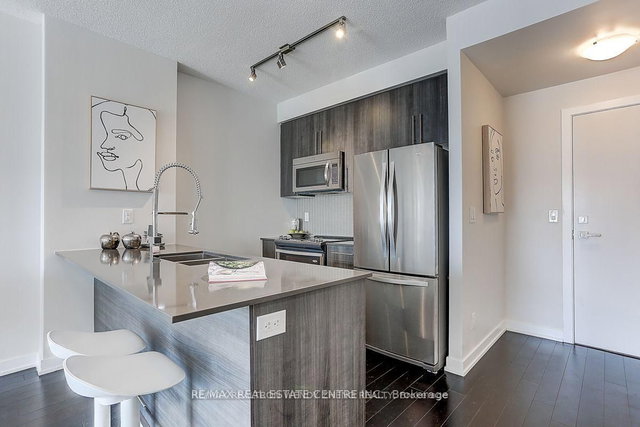 1208 - 510 Curran Place