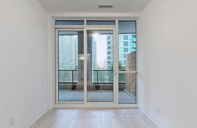 301 - 30 Elm Drive W