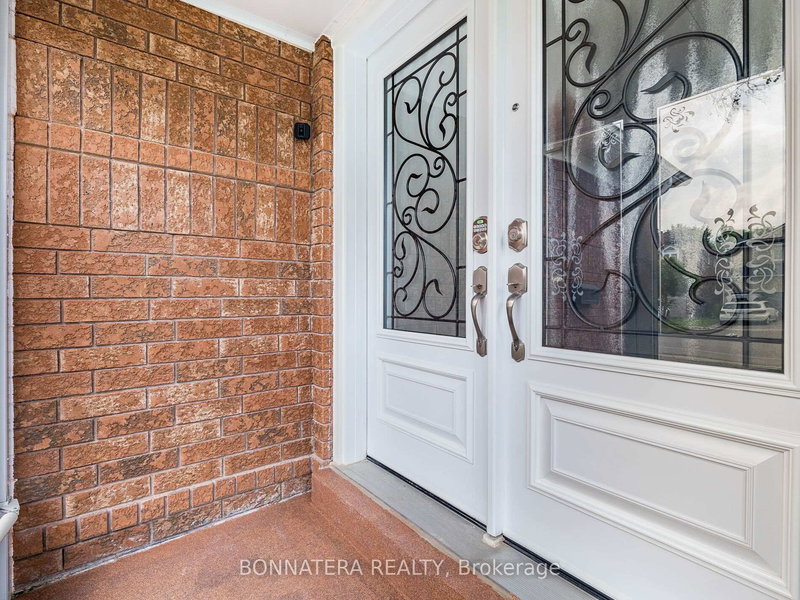 5471 Whitehorn Ave, Mississauga, L5V 1V5 | Image 2