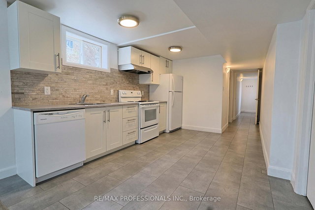 LOWER - 2688 Sherhill Drive