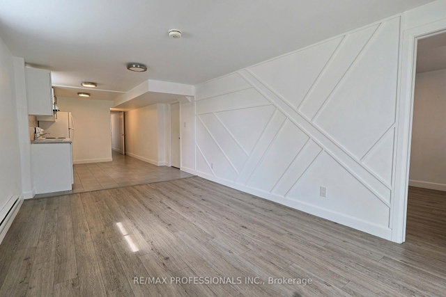 LOWER - 2688 Sherhill Drive