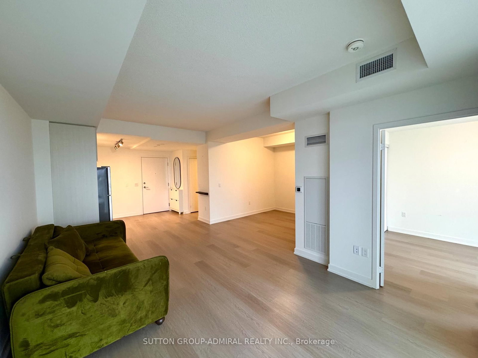 859 The Queensway, Unit 520 - Photo 3