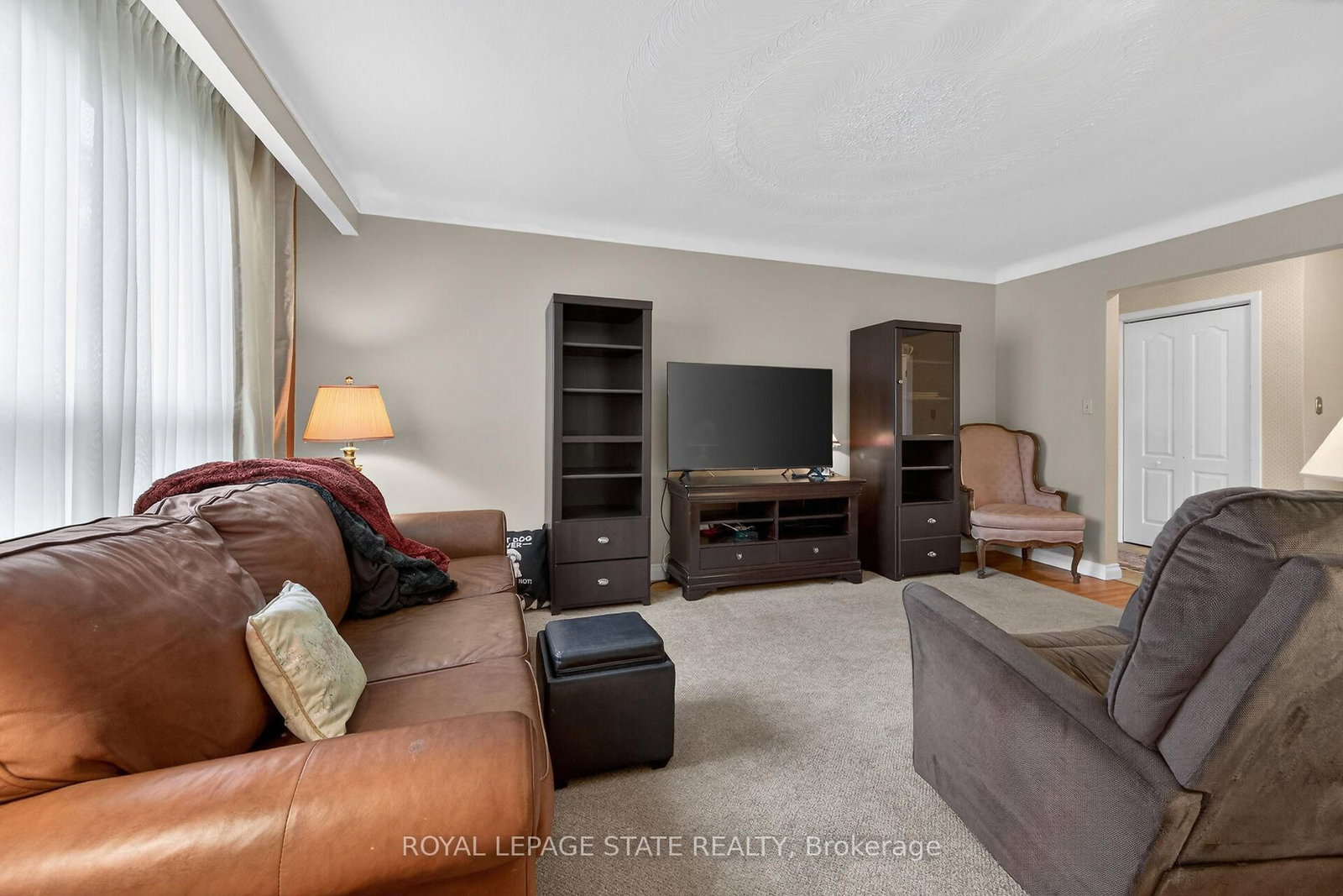 582 Woodview Road • Burlington, ON photo 12