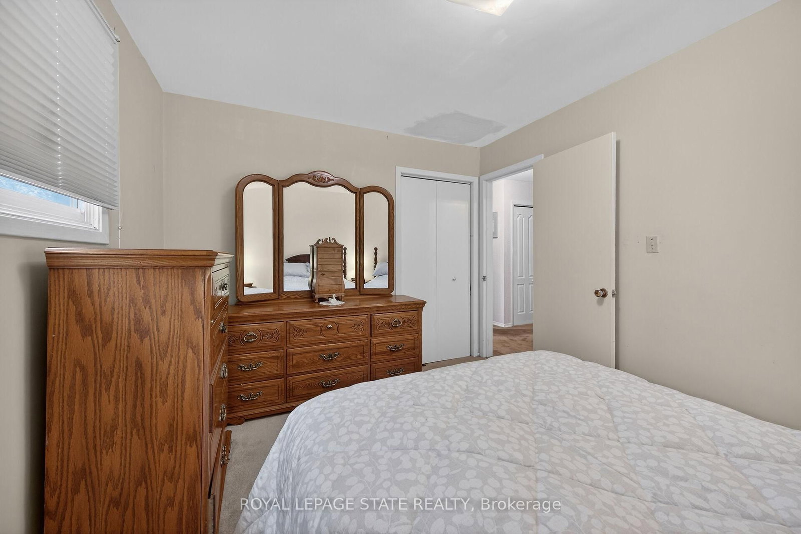 582 Woodview Road • Burlington, ON photo 23