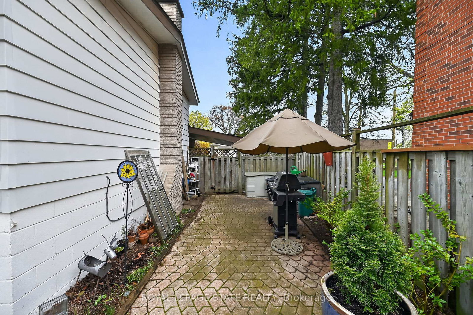 582 Woodview Road • Burlington, ON photo 39