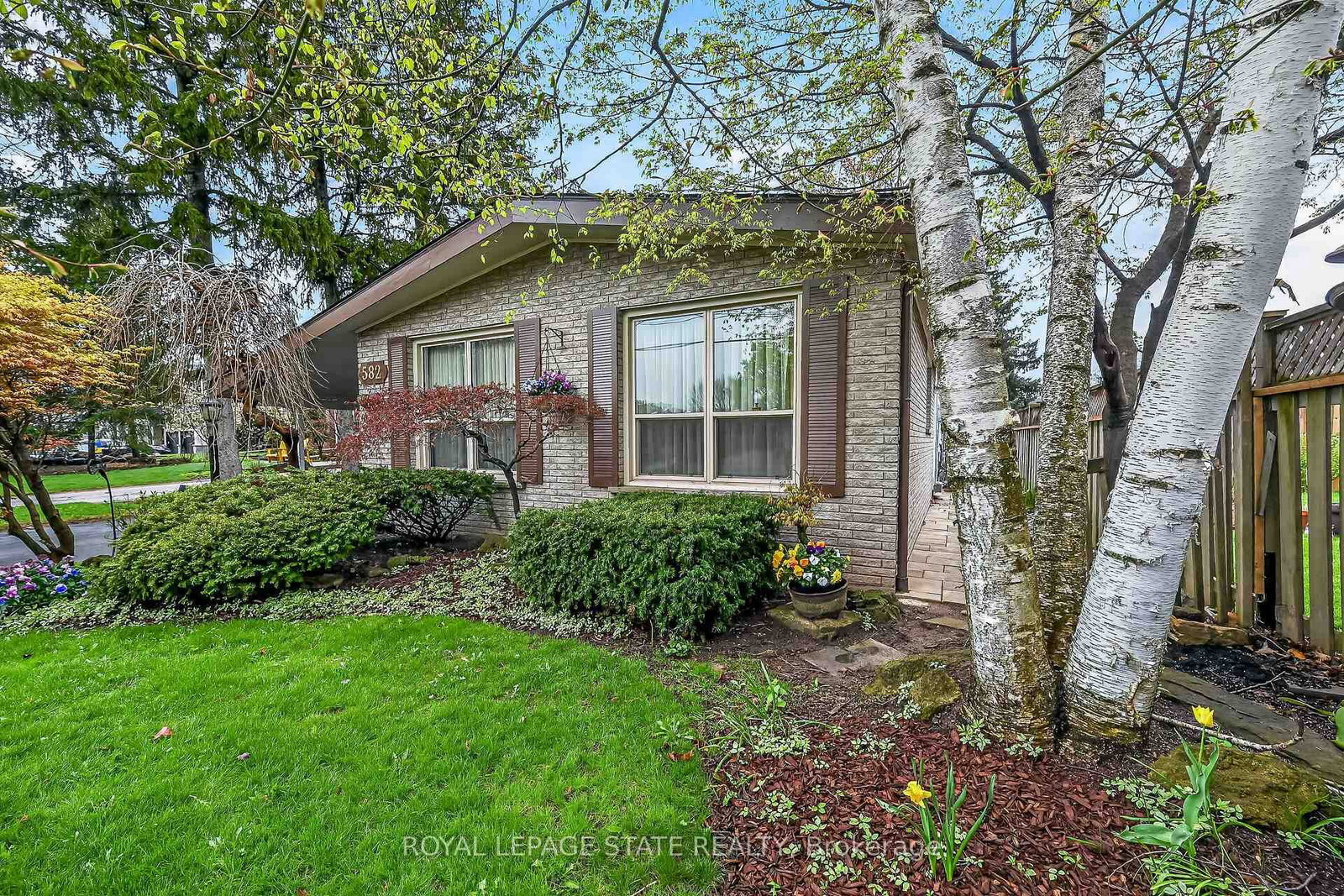 582 Woodview Road • Burlington, ON photo 50