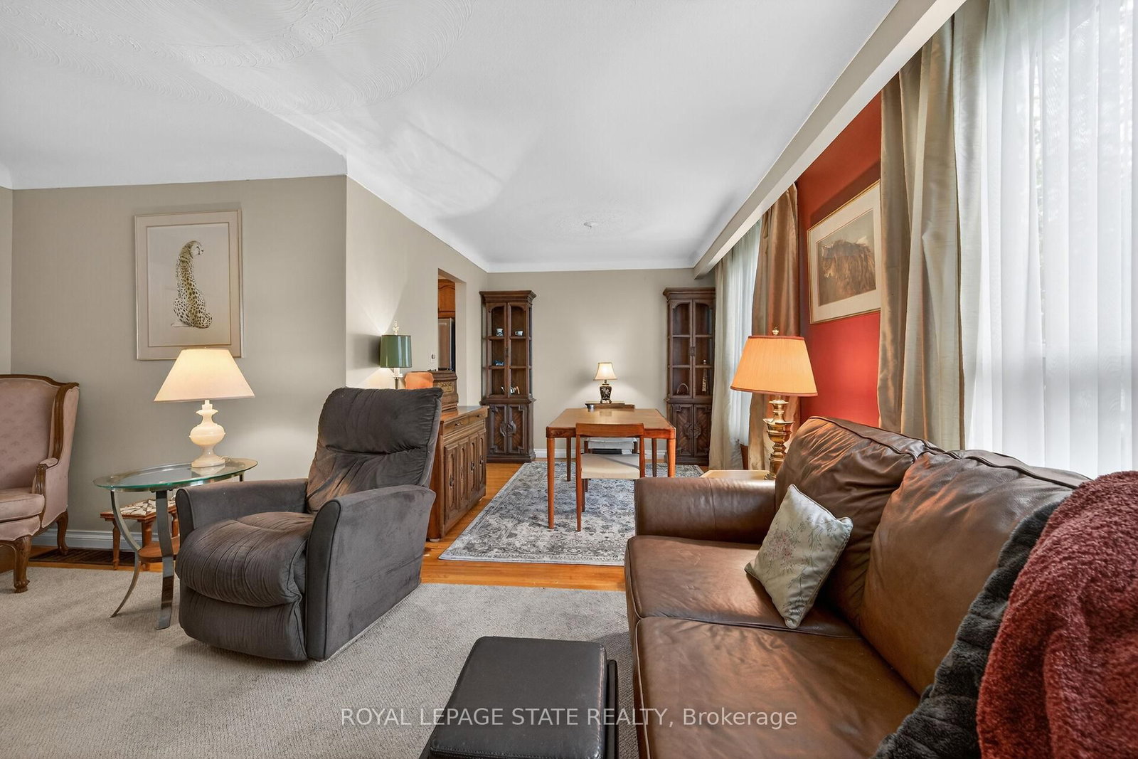 582 Woodview Road • Burlington, ON photo 9
