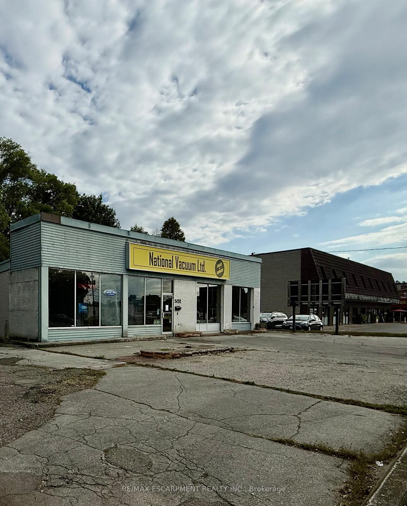 3052 New Street