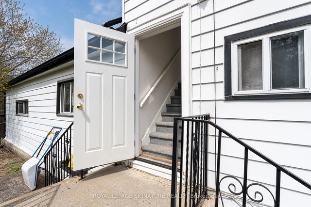 Upper - 52 Wellington Street W