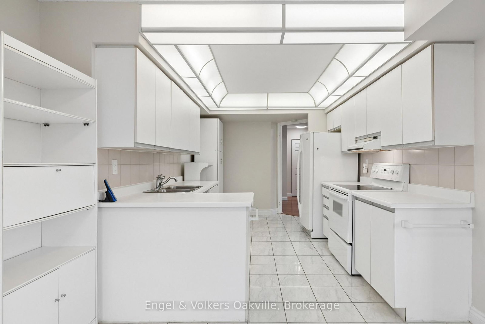 22 Hanover Road, Unit 201 - Photo 17