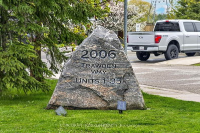 Townhouse sold at 24-2006 Trawden Way, Oakville, Ontario, L6M 0M1 - Bronte Creek - MLS: W13104314