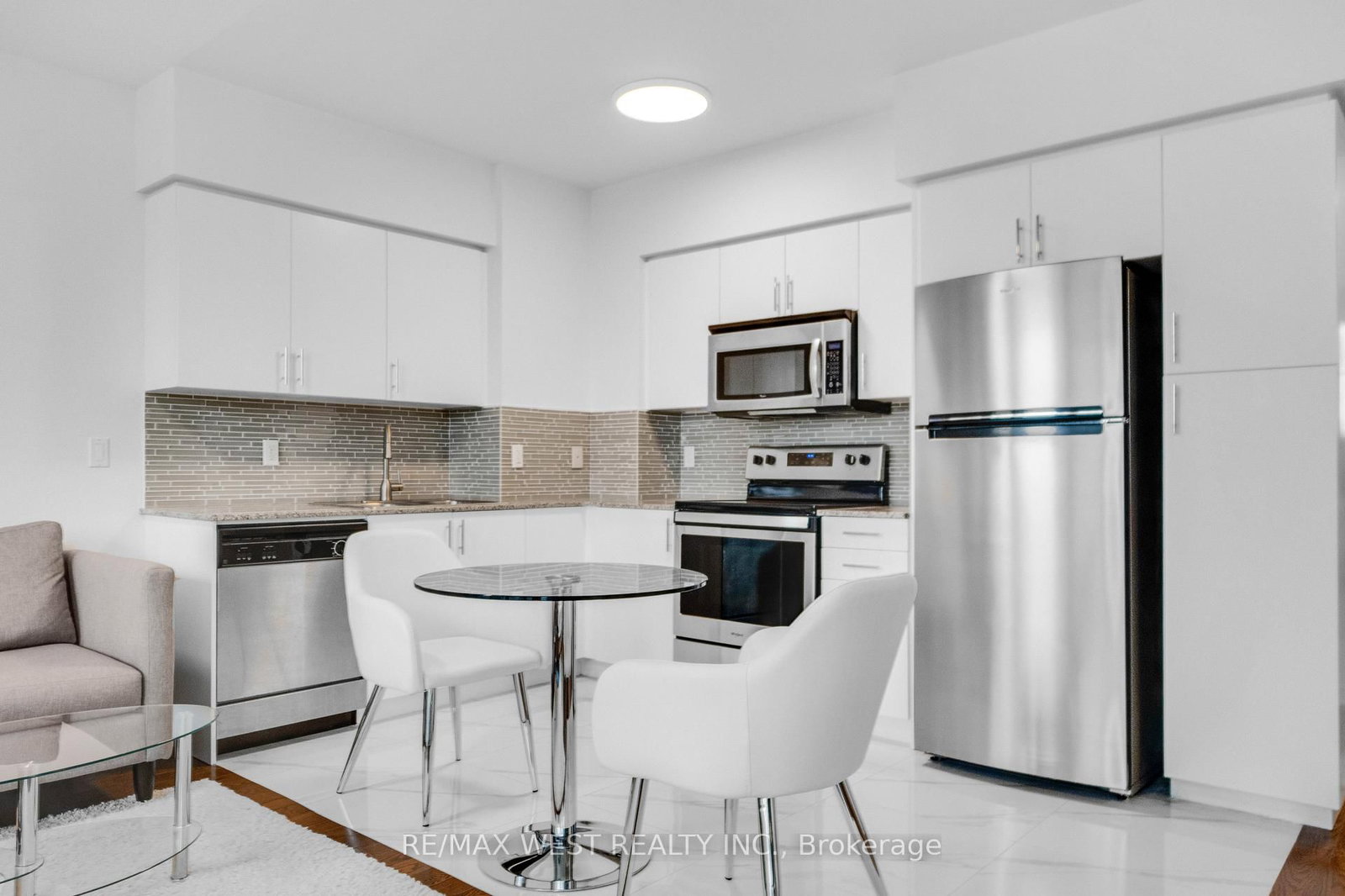2240 Lake Shore Boulevard W, Unit 505 - Photo 4