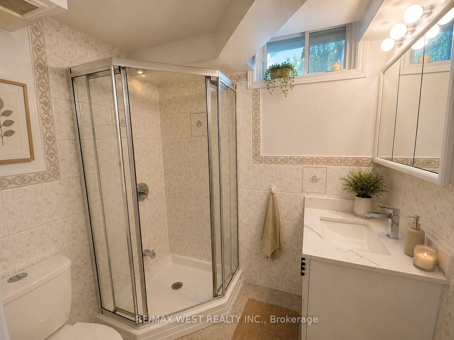 355 Silverthorn Avenue, Unit Basement - Photo 11