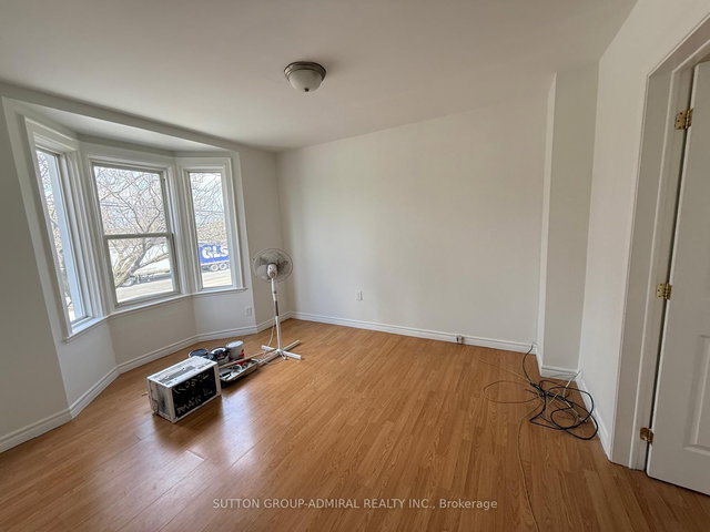 2 - 102 Thirty Ninth Street W