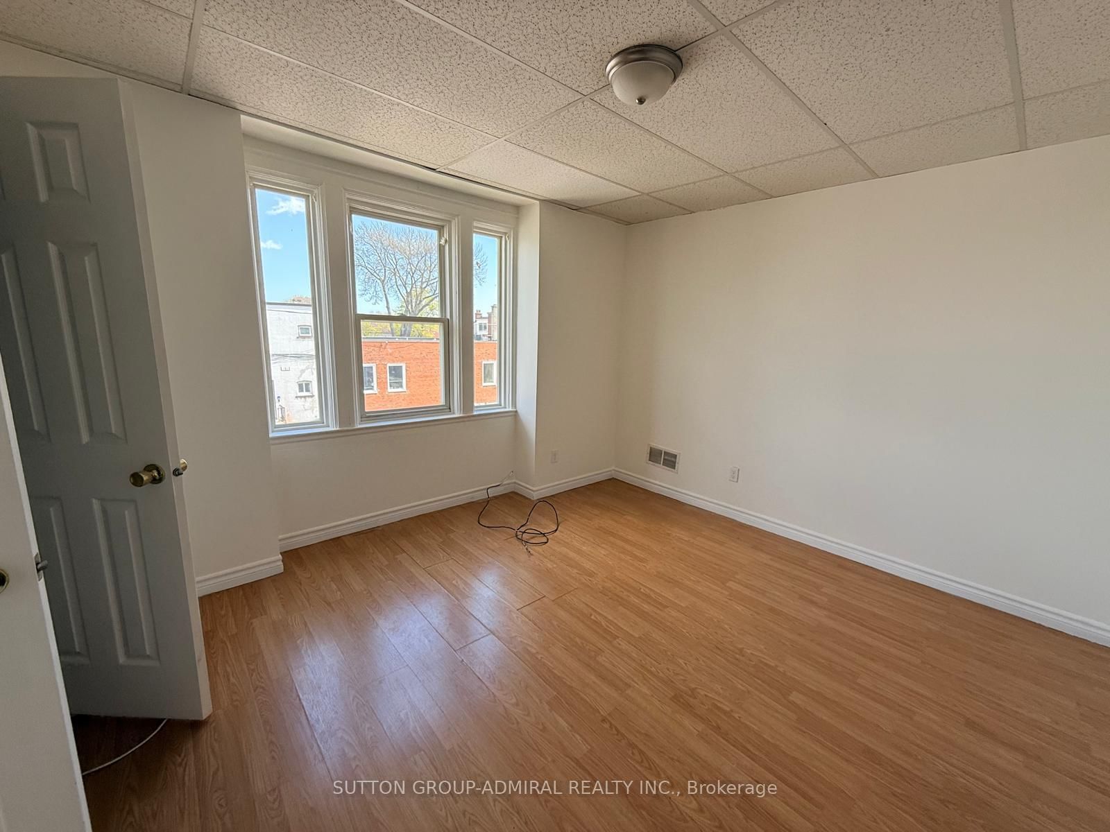 102 Thirty Ninth Street W, Unit 2 - Photo 3