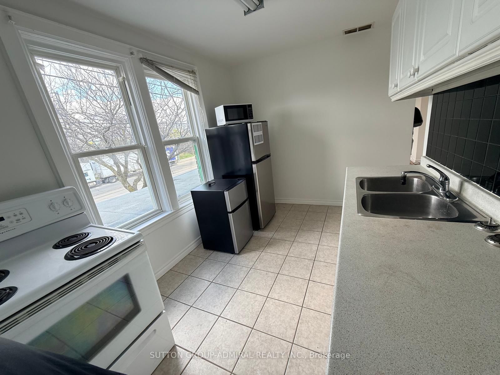 102 Thirty Ninth Street W, Unit 2 - Photo 5