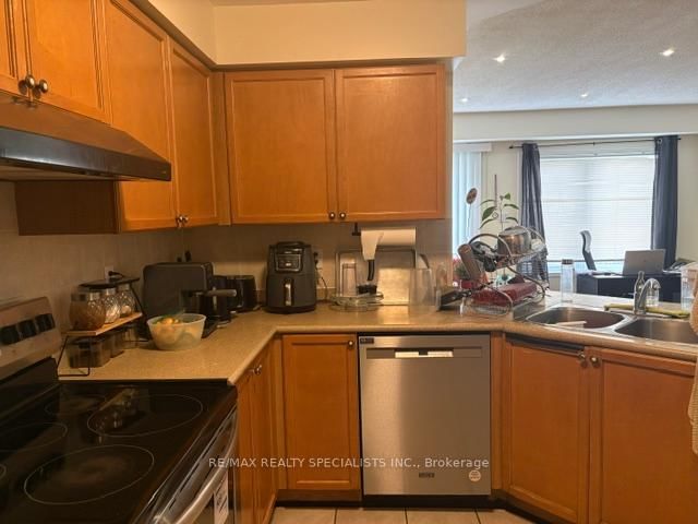 16 - 3150 Erin Centre Boulevard