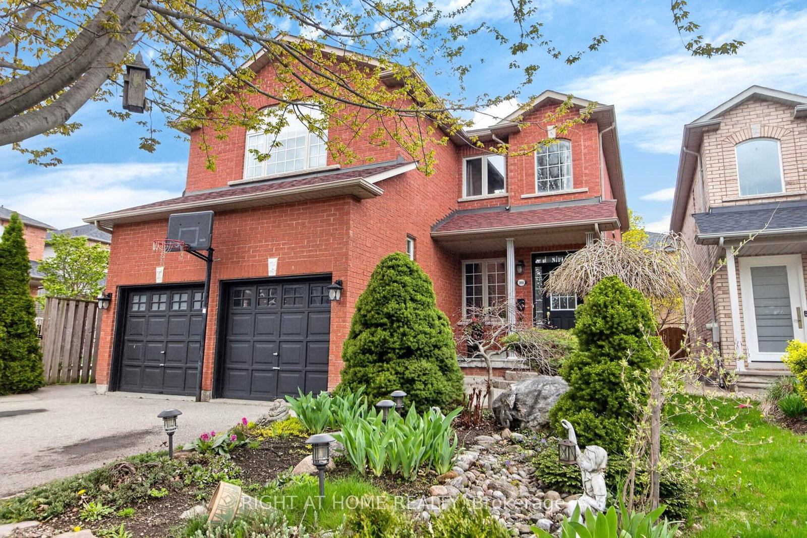 5956 Rayshaw Crescent • Mississauga, ON photo 1