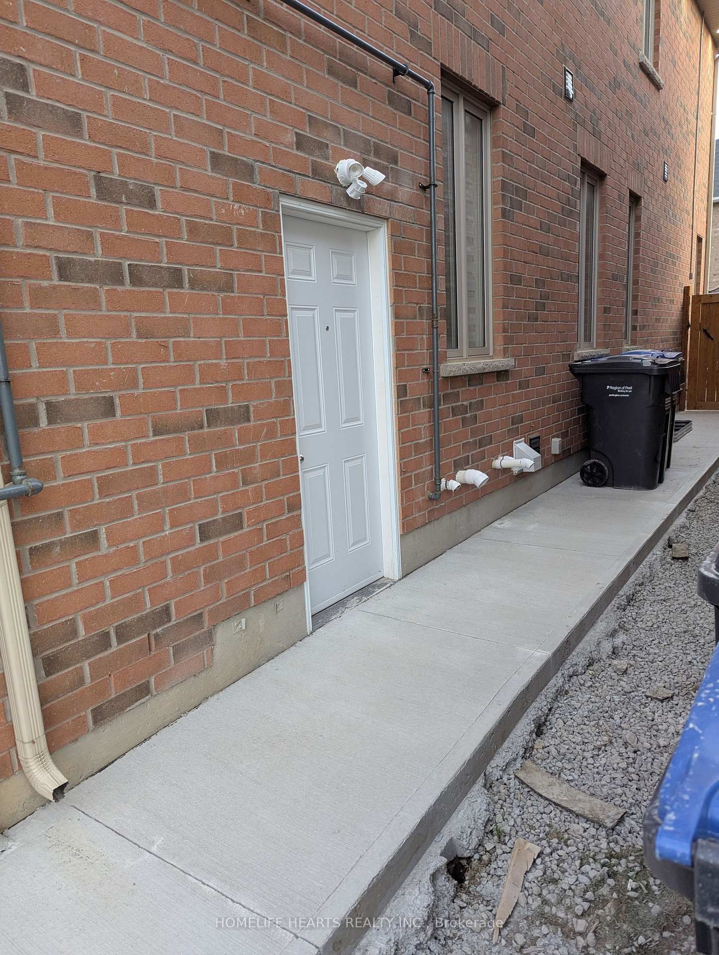 22 Exhibition Crescent, Unit Bsmt - Photo 3