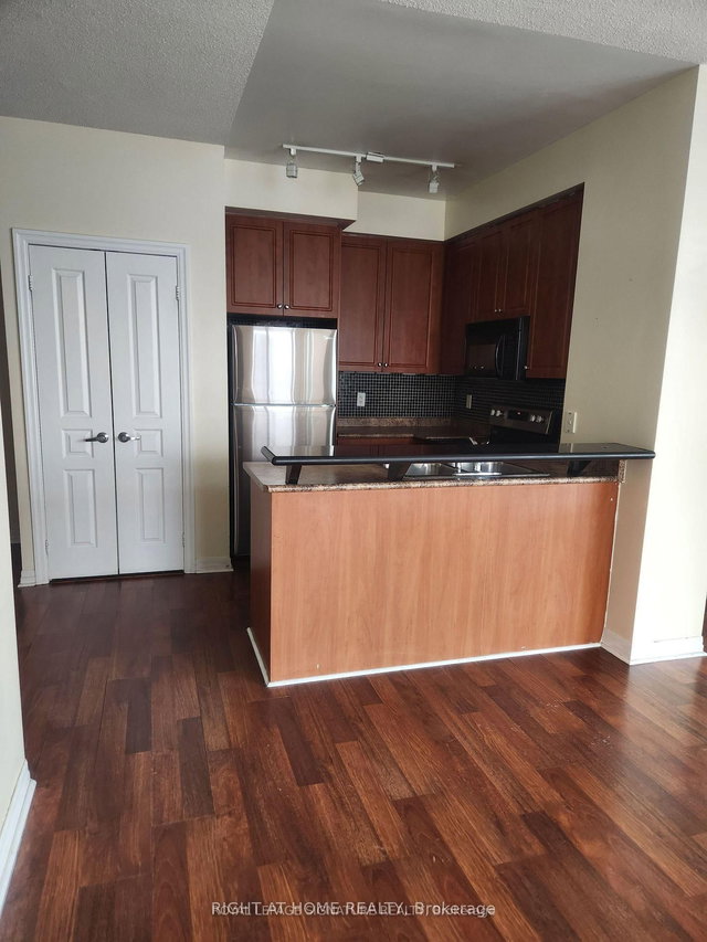 2902 - 220 Burnhamthorpe Road W