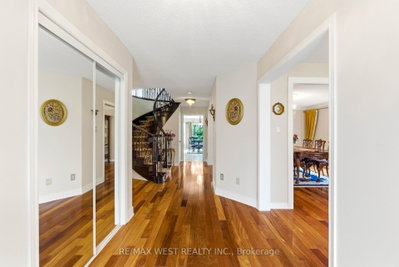 2197 Shaftesbury Court — photo 5