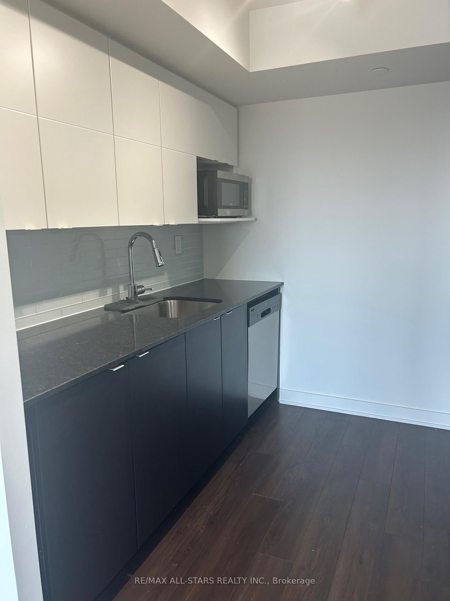 160 Flemington Road, Unit 1004 - Photo 4