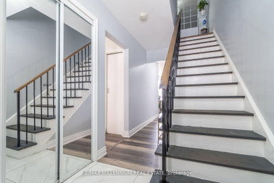 52 Village Court • Brampton, ON photo 4
