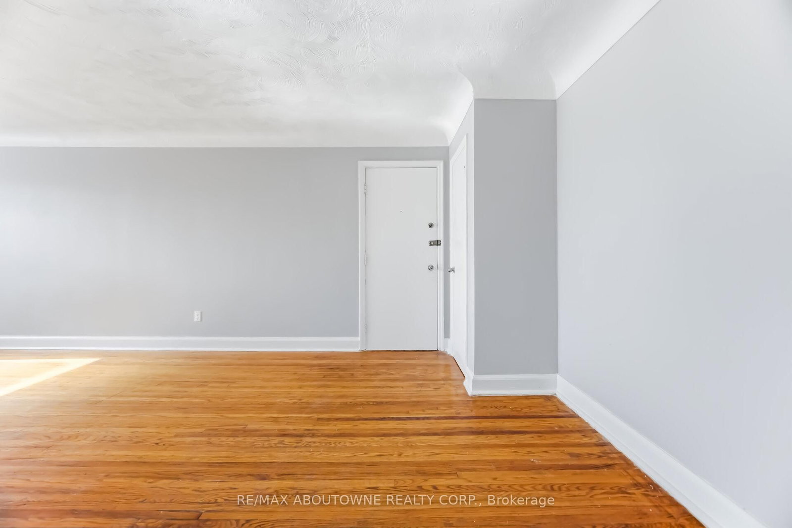 1047 Churchill Avenue E, Unit 5 - Photo 4