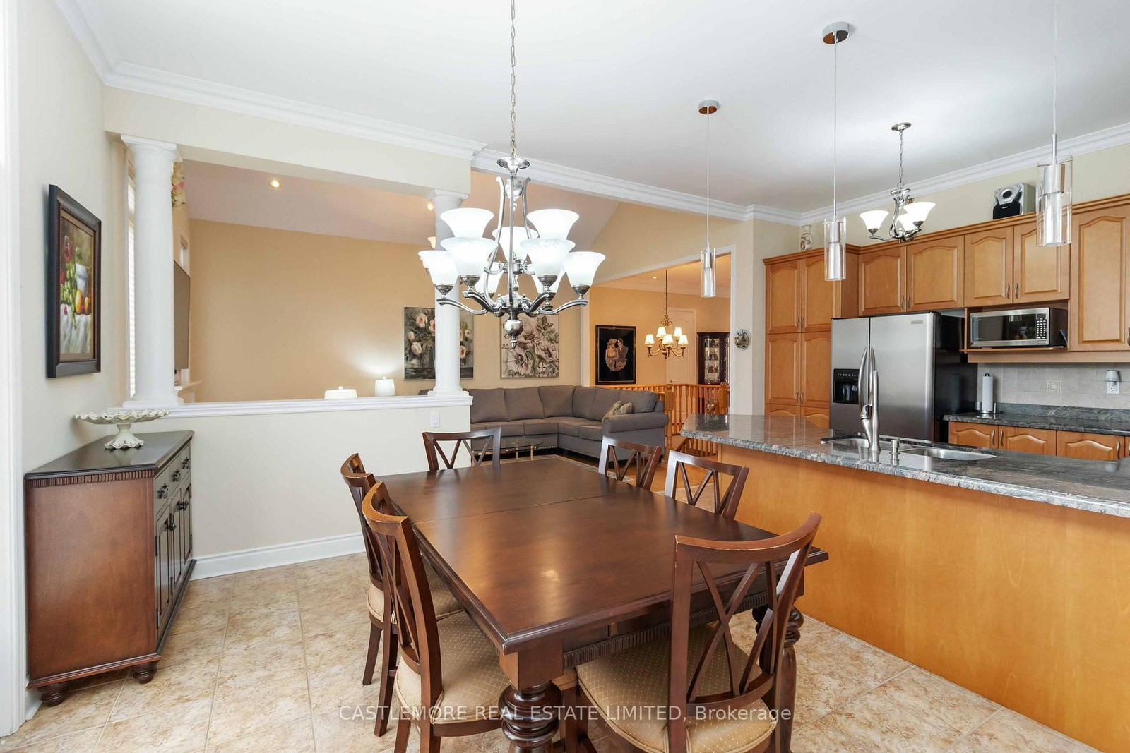 39 Saint Hubert Brampton,ON L6P 1W1 — Photo 6