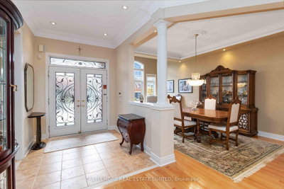 39 Saint Hubert Brampton,ON L6P 1W1 — Photo 9