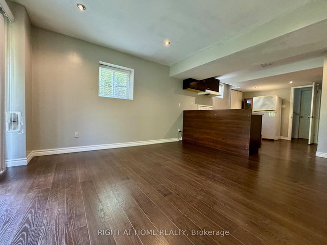 Bsmt - 1045 Tock Close