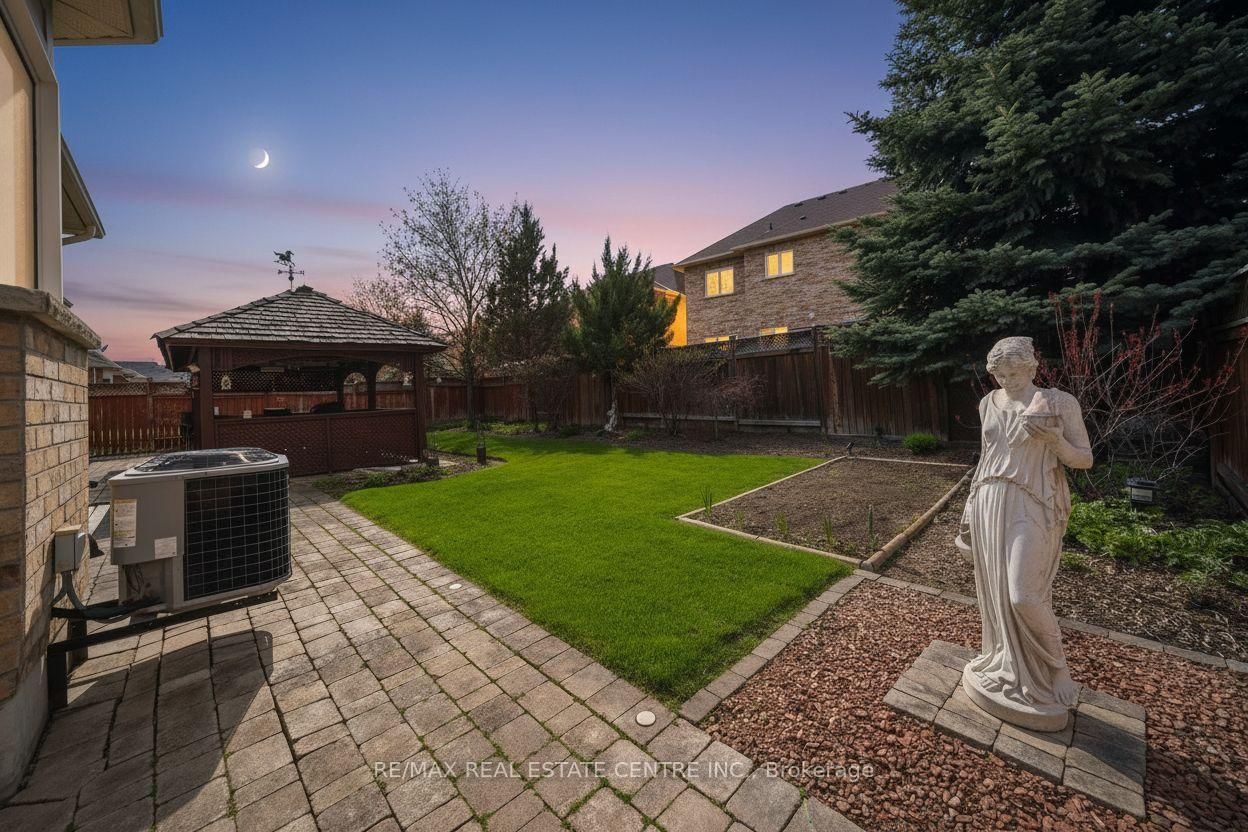 10 Eiffel Boulevard • Brampton, ON photo 44