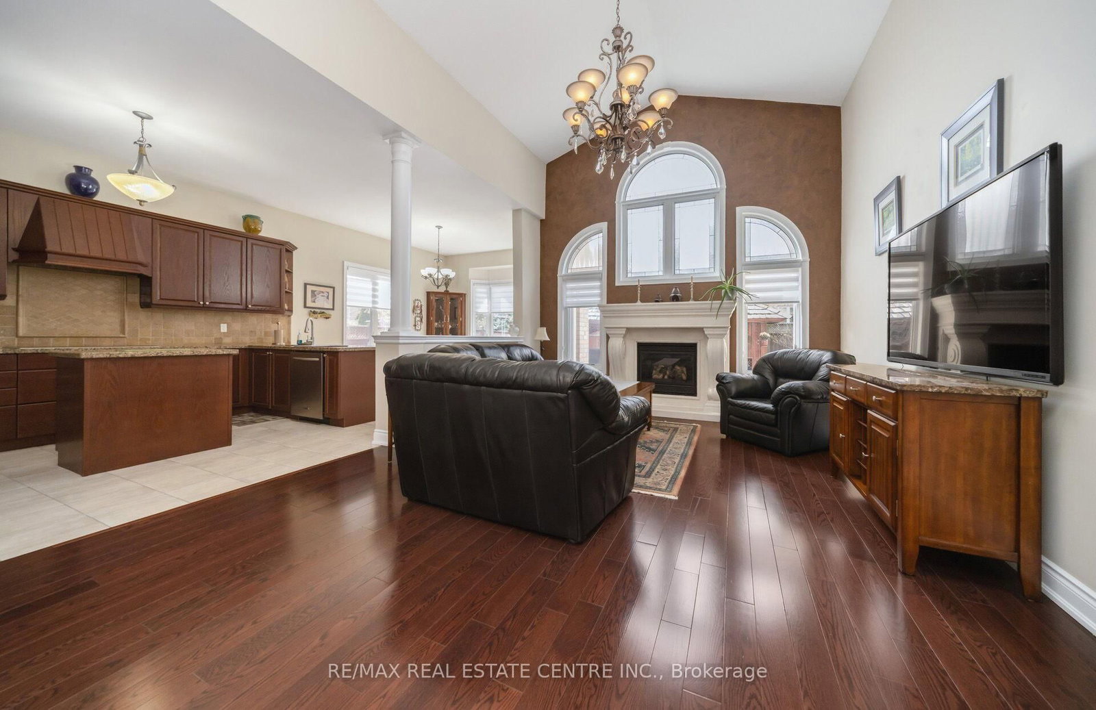 10 Eiffel Boulevard • Brampton, ON photo 7