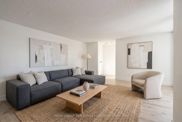 1602 - 3695 Kaneff Crescent
