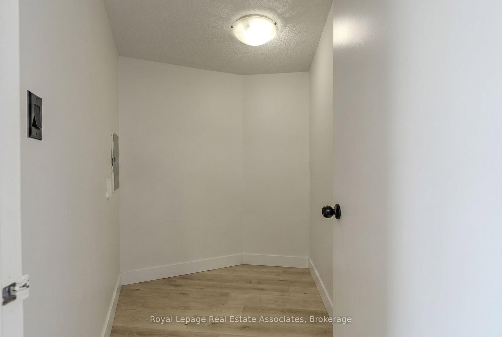 3695 Kaneff Crescent, Unit 1602 - Photo 6