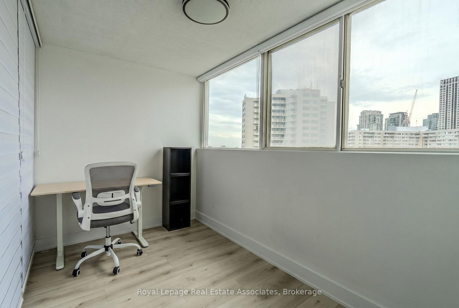 3695 Kaneff Crescent, Unit 1602 - Photo 8