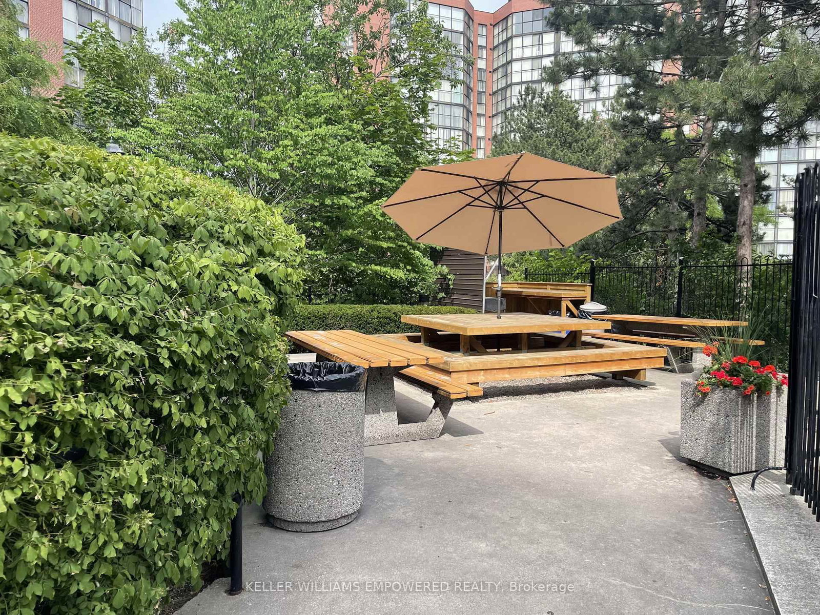 2091 Hurontario Street, Unit 707 - Photo 23