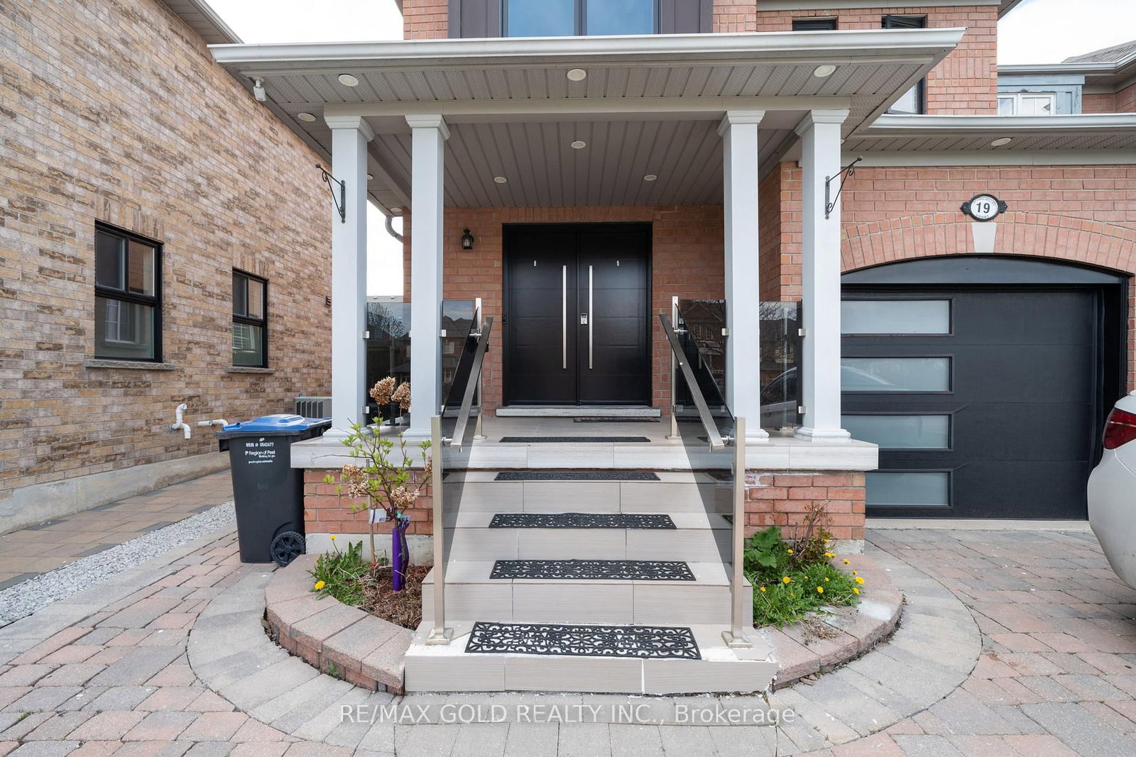 19 Spring Valley Court • Brampton, ON photo 1