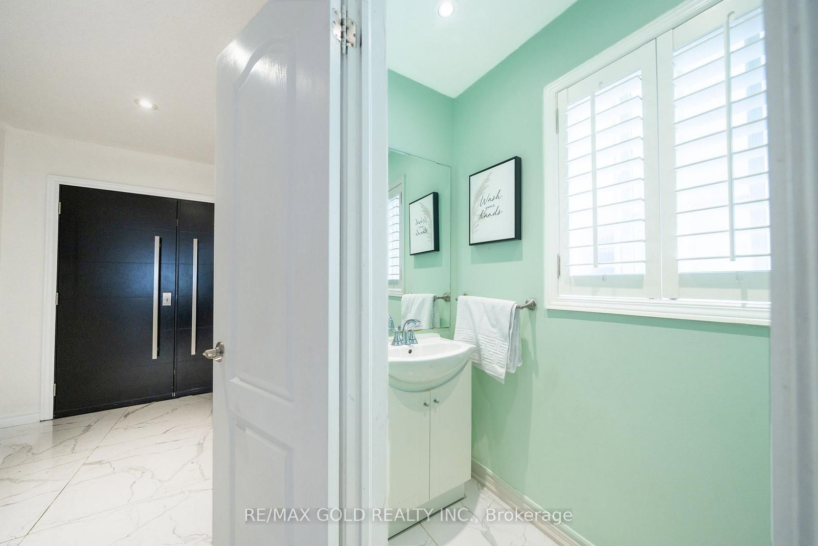 19 Spring Valley Court • Brampton, ON photo 8
