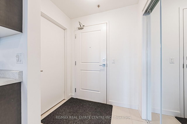 711 - 2486 Old Bronte Road