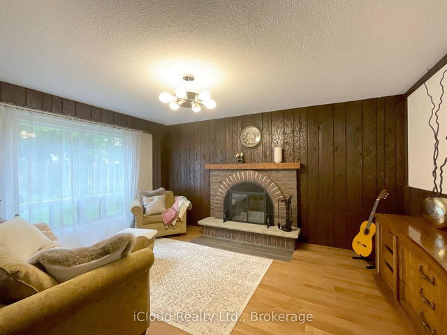 73 Wright Crescent