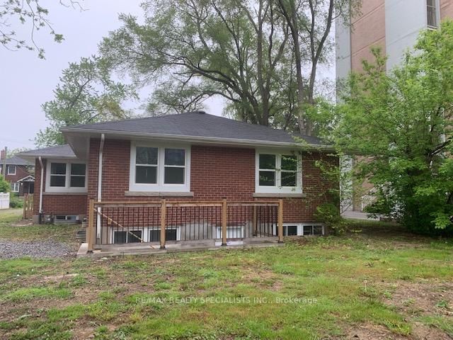 Bsmt - 378 Torrance Street