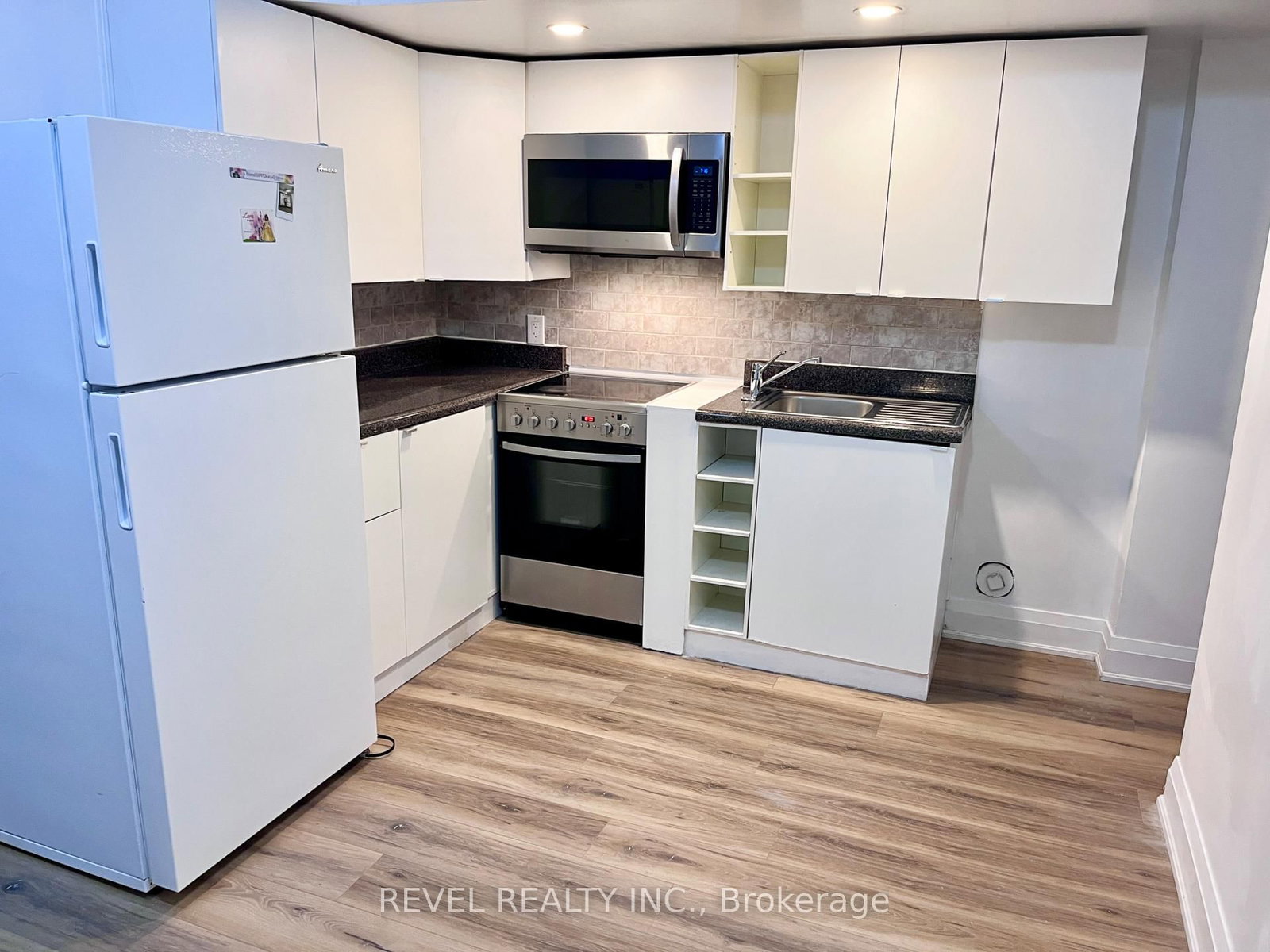 564 Blackthorn Avenue, Unit Lower - Photo 6