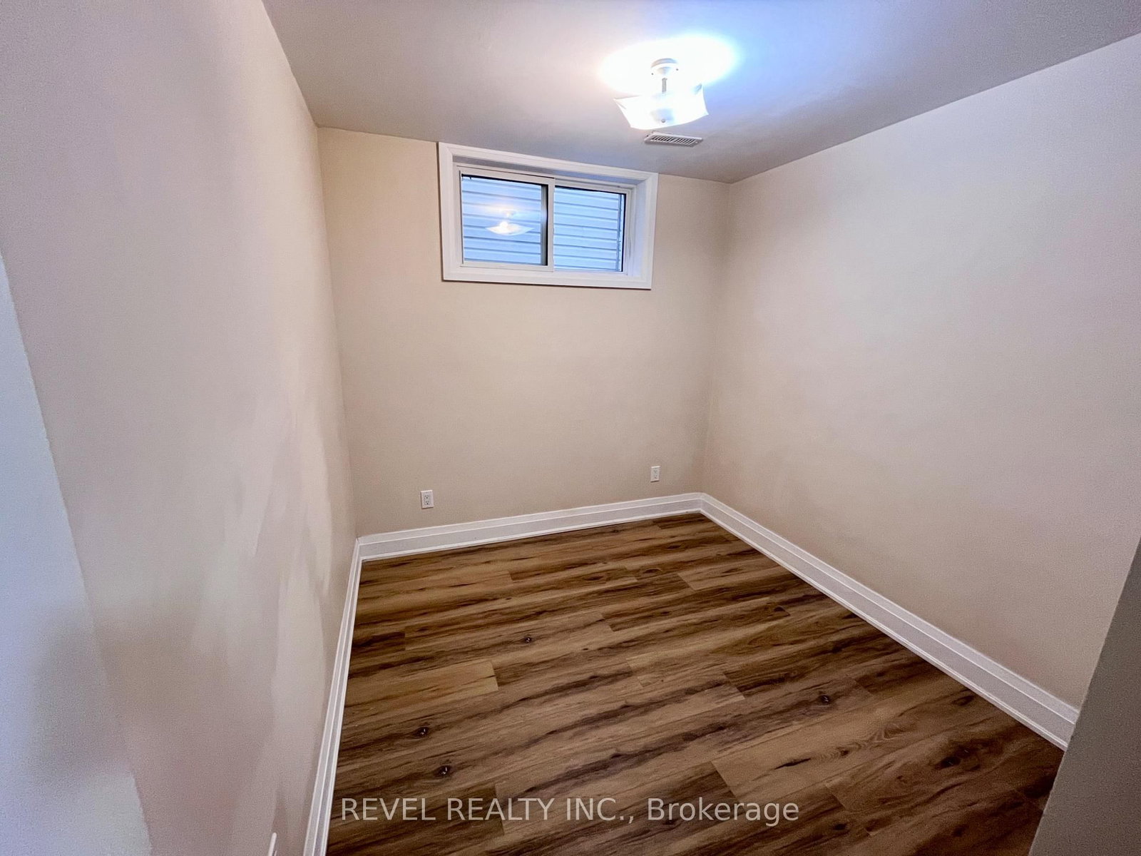 564 Blackthorn Avenue, Unit Lower - Photo 9
